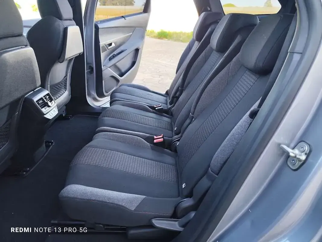 Usado Peugeot 5008 Active 131 CV (96 kW) 2021 Gris SUV
