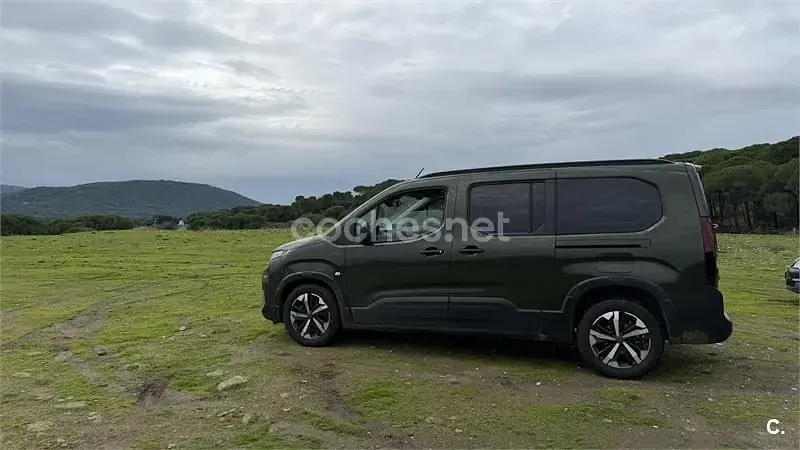 Usado Peugeot Rifter GT 130 CV (95 kW) 2024 Verde Monovolumen