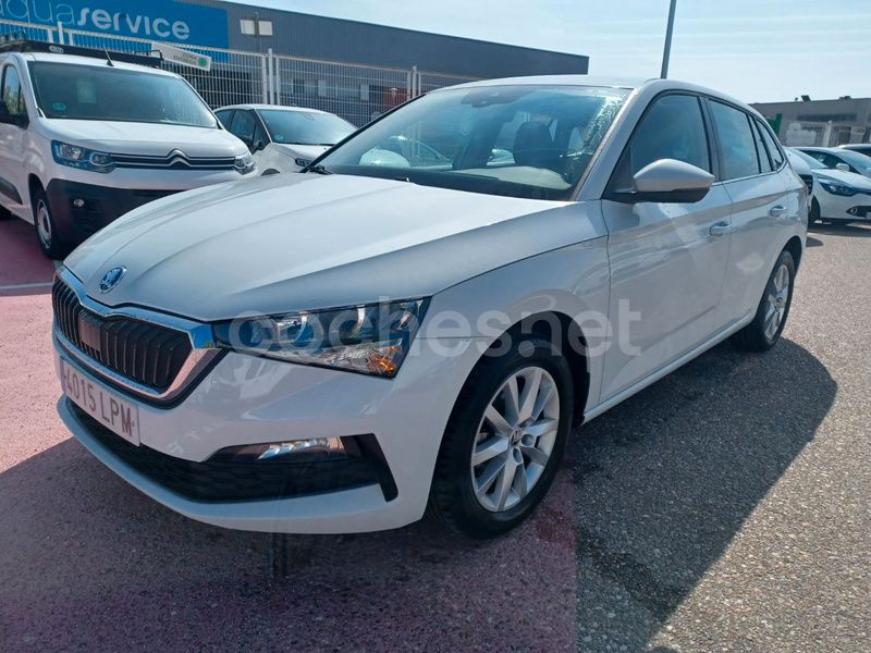 Blanco Usado 2021 Skoda Scala Ambition Utilitario | 13.600 € (Precio justo) - Imagen 1/4