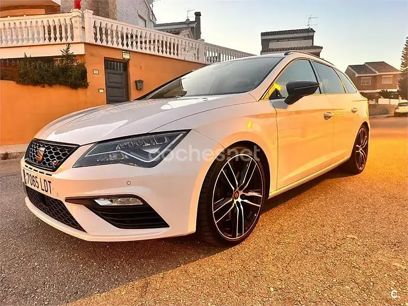 Usado Seat Leon ST 4Drive 300 CV (220 kW) 2020 Blanco Familiar