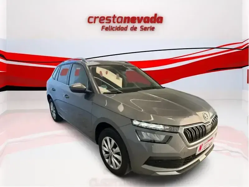 Usado Skoda Kamiq 110 CV (80 kW) 2022 Gris SUV