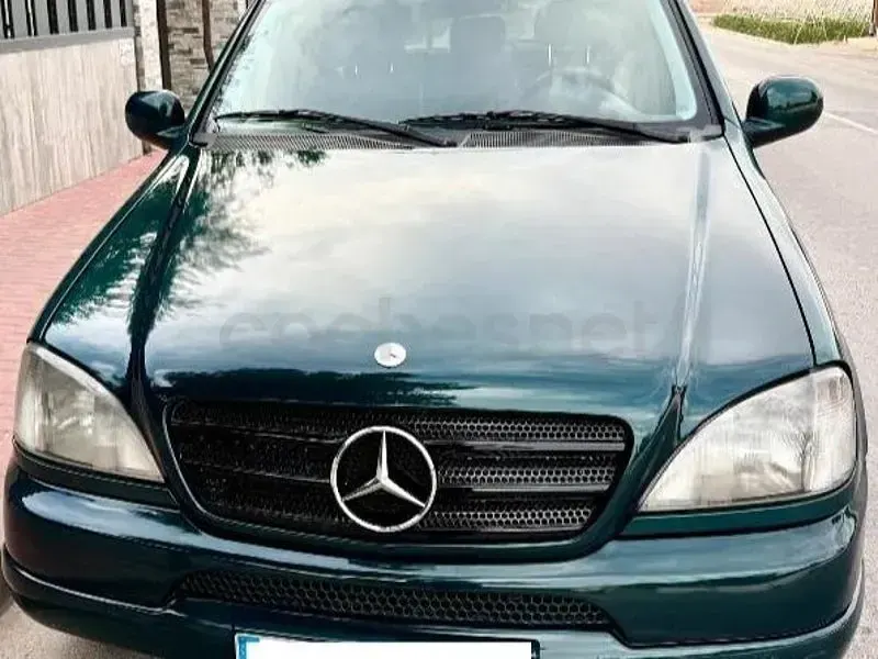 Usado Mercedes ML320 218 CV (160 kW) 1999 Verde SUV