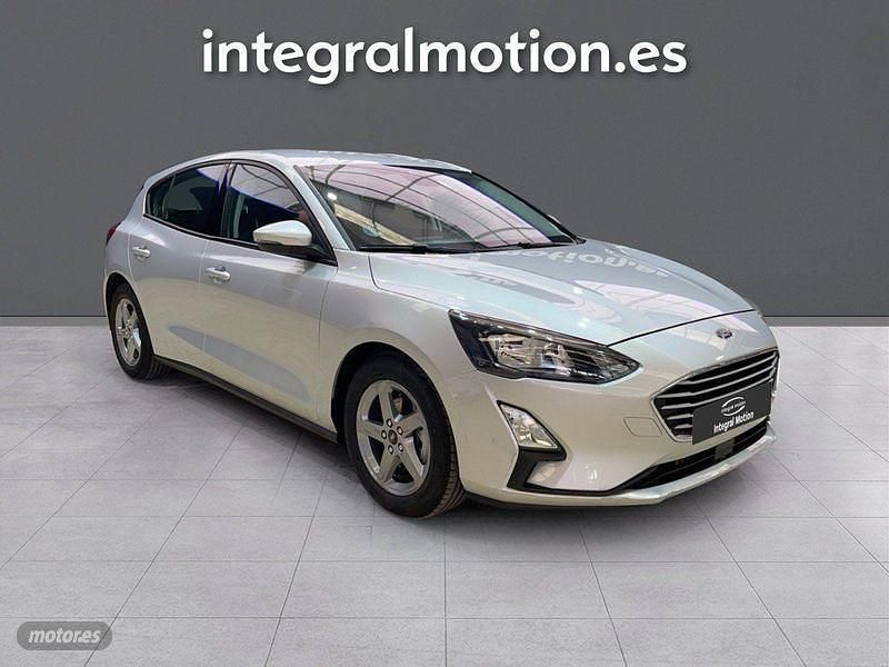 Usado Ford Focus Trend 95 CV (69 kW) 2019 Gris Berlina