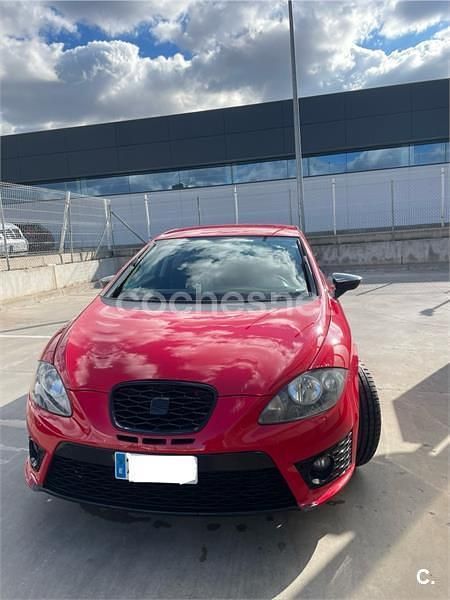 Usado Seat Leon FR 211 CV (155 kW) 2010 Rojo Utilitario