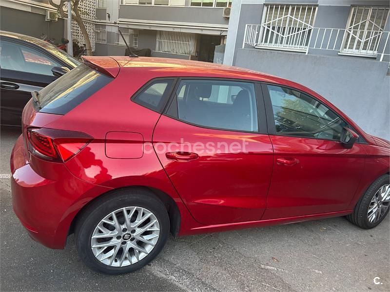 Usado Seat Ibiza Style 95 CV (69 kW) 2018 Rojo Utilitario