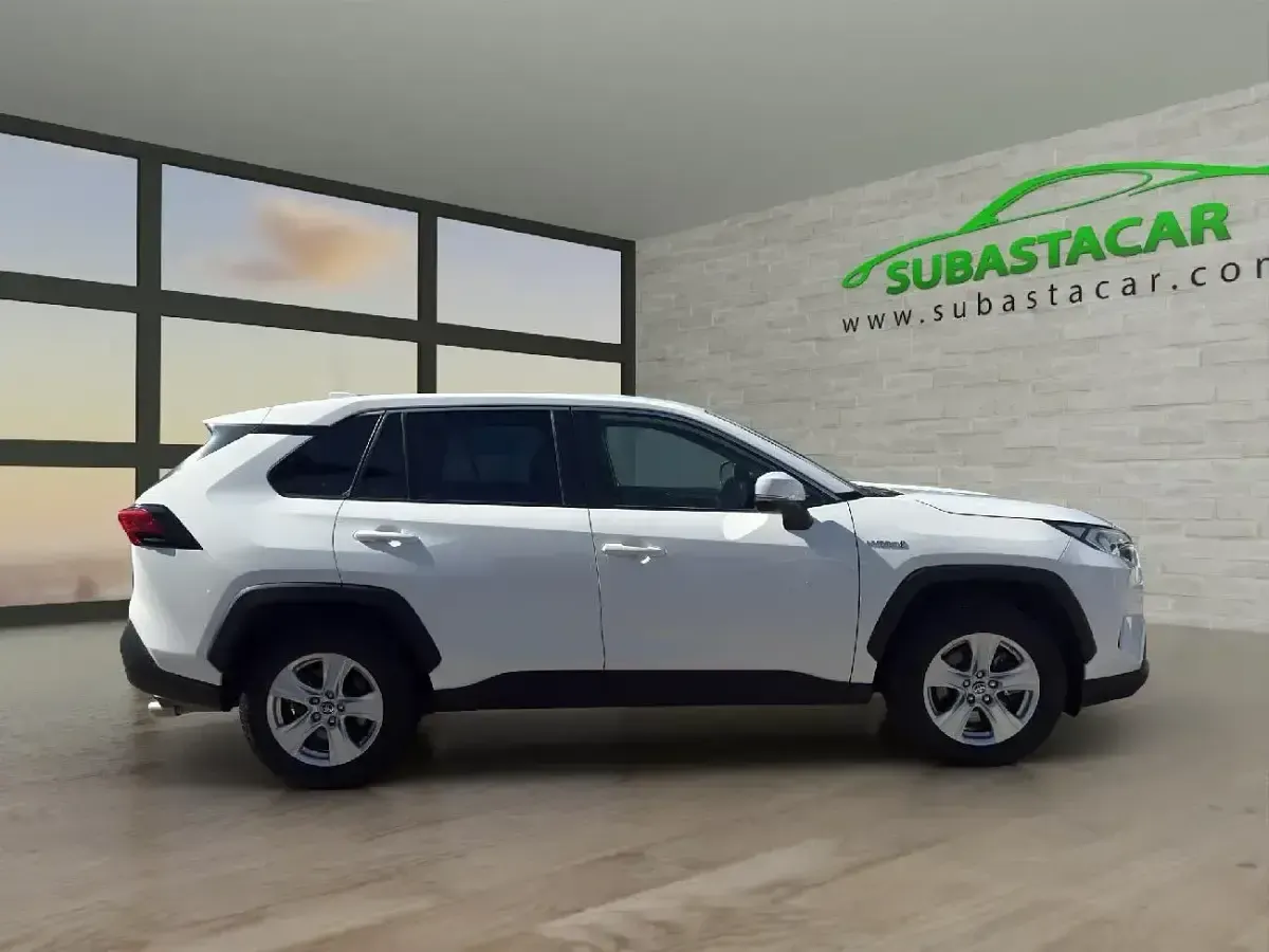 Używany Toyota RAV4 Hybrid Business Edition 222 KM (163 kW) 2021 Biały SUV