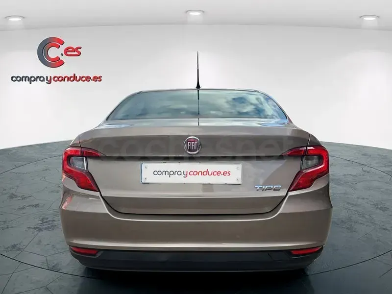 Usado Fiat Tipo Easy 95 CV (69 kW) 2018 Marrón Berlina