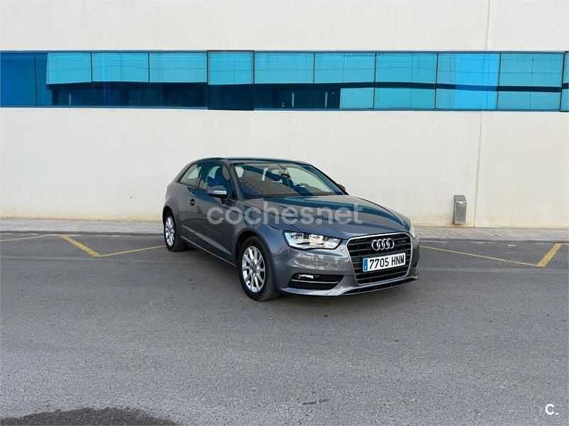 Usado Audi A3 Ambition 105 CV (77 kW) 2013 Gris / plata Berlina
