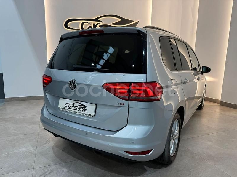 Usado VW Touran Advance 115 CV (84 kW) 2017 Gris / plata Monovolumen