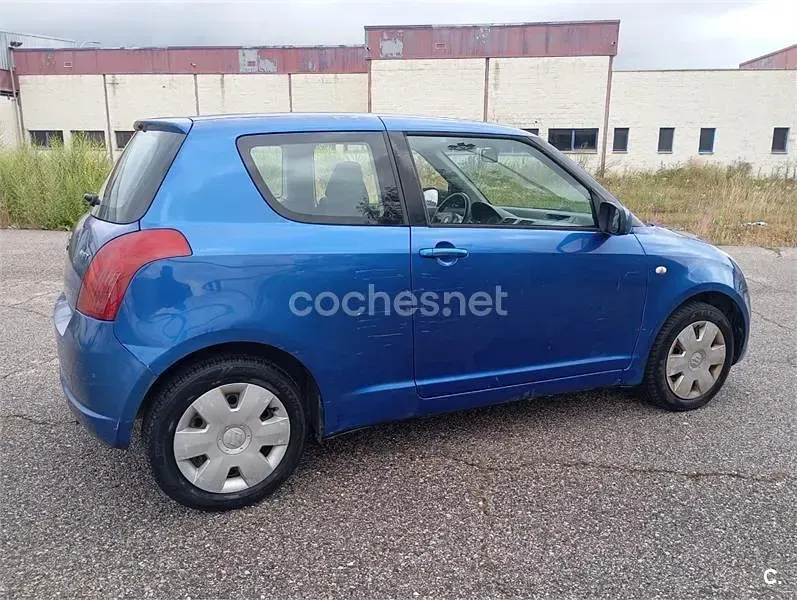 Usado Suzuki Swift GL 92 CV (67 kW) 2007 Azul Utilitario