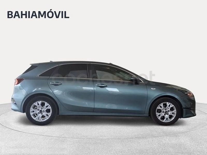 Usado Kia Ceed 100 CV (73 kW) 2022 Verde Utilitario