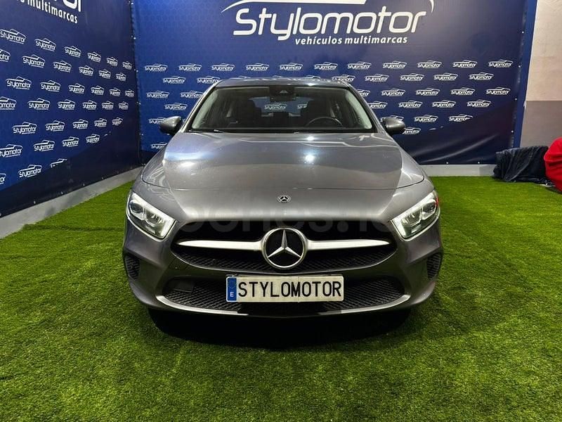 Usado Mercedes A180 116 CV (85 kW) 2020 Gris / plata Berlina