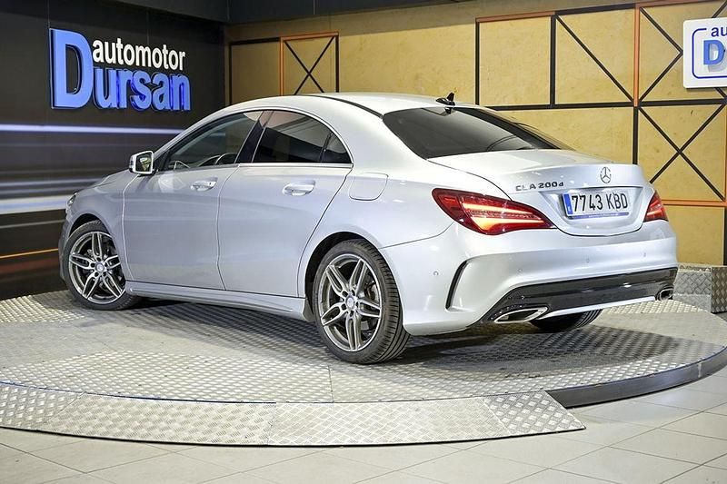 Usado Mercedes CLA200 136 CV (100 kW) 2017 Gris claro Berlina