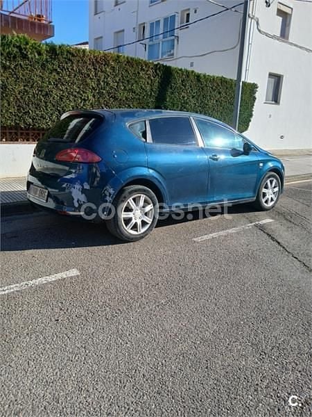 Usado Seat Leon Sport 140 CV (102 kW) 2005 Azul Utilitario