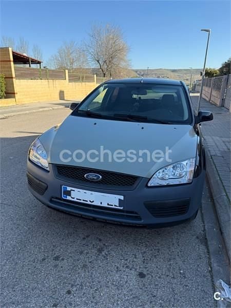 Negro Usado 2007 Ford Focus Trend Familiar | 2400 € (Precio justo) - Imagen 1/4