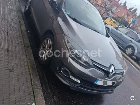 Usado Renault Mégane LIMITED 115 CV (84 kW) 2015 Gris / plata Coupe