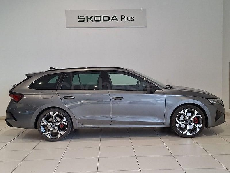 Usado Skoda Octavia RS 265 CV (194 kW) 2025 Gris / plata Familiar