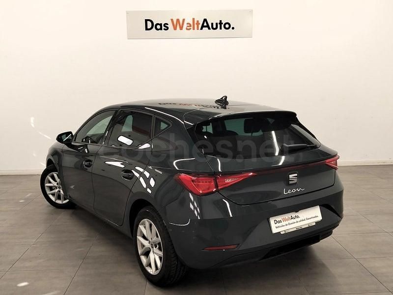 Usado Seat Leon Style 116 CV (85 kW) 2025 Gris / plata Berlina