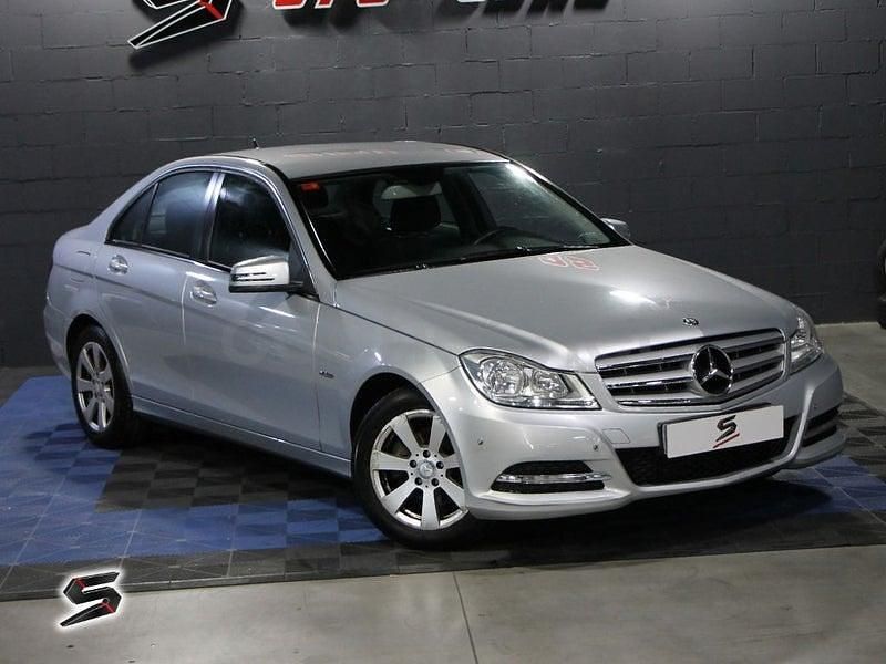Usado Mercedes C180 156 CV (114 kW) 2012 Gris / plata Berlina