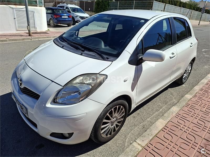 Usado Toyota Yaris Active 101 CV (74 kW) 2009 Blanco Utilitario