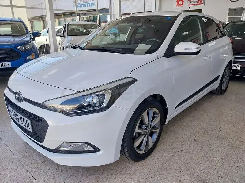 Usado Hyundai i20 84 CV (61 kW) 2018 Blanco Berlina