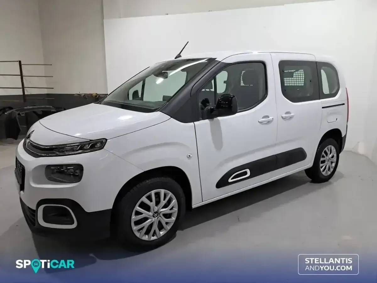 Usado Citroën Berlingo Business Class 102 CV (75 kW) 2023 Blanco Monovolumen