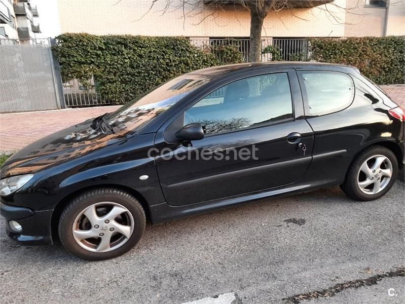Negro Usado 2002 Peugeot 206 Berlina | 2400 € (Precio justo) - Imagen 1/2