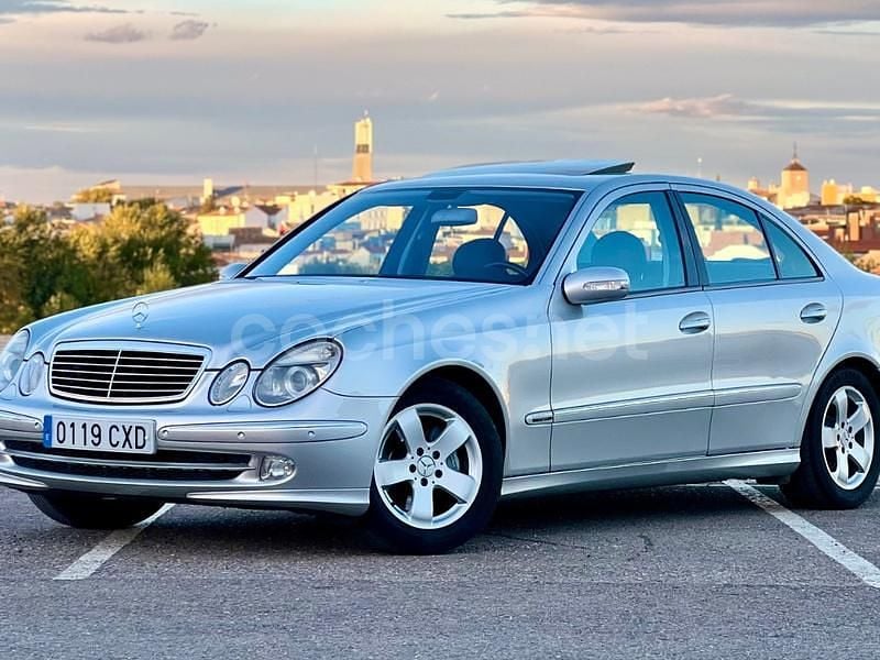 Gris / plata Usado 2004 Mercedes E320 Avantgarde Berlina | 7500 € (Precio justo) - Imagen 1/4