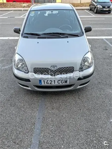Usado Toyota Yaris T3 87 CV (63 kW) 2003 Blanco Berlina
