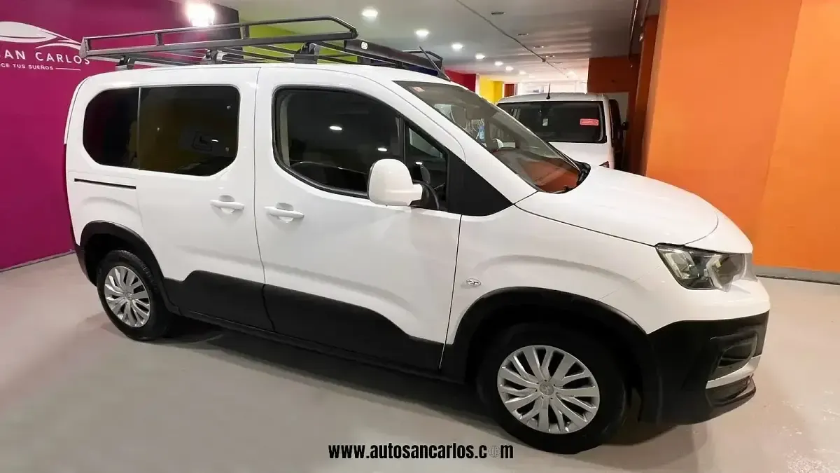 Usado Peugeot Rifter Active 100 CV (73 kW) 2021 Blanco Monovolumen