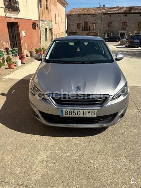 Usado Peugeot 308 Allure 115 CV (84 kW) 2014 Gris / plata Berlina