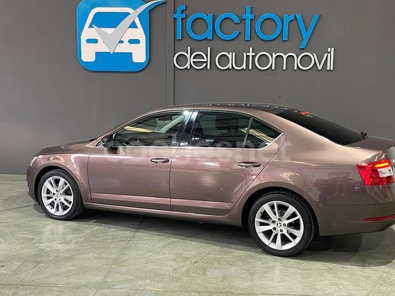 Usado Skoda Octavia 115 CV (84 kW) 2019 Marrón Berlina