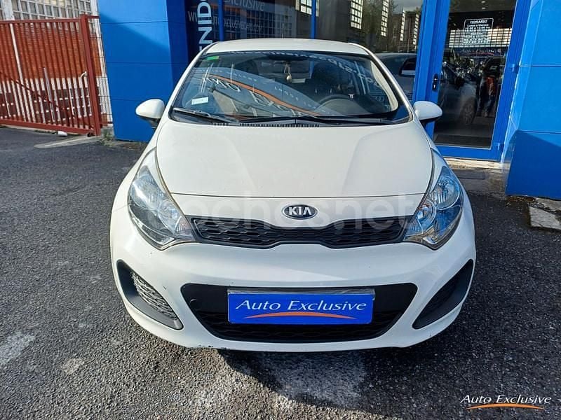 Usado Kia Rio 85 CV (62 kW) 2014 Blanco Berlina