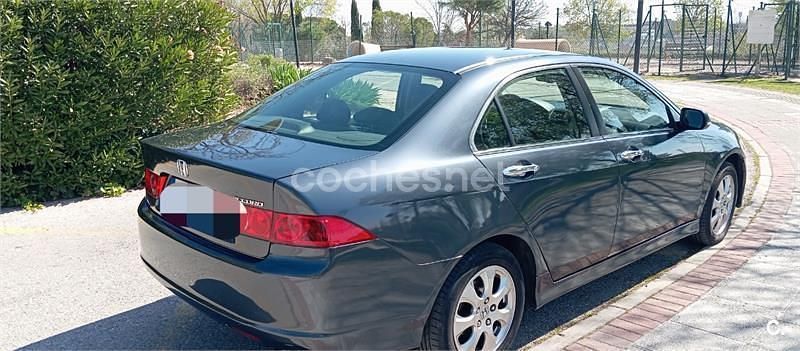 Usado Honda Accord Executive 155 CV (114 kW) 2006 Gris / plata Berlina