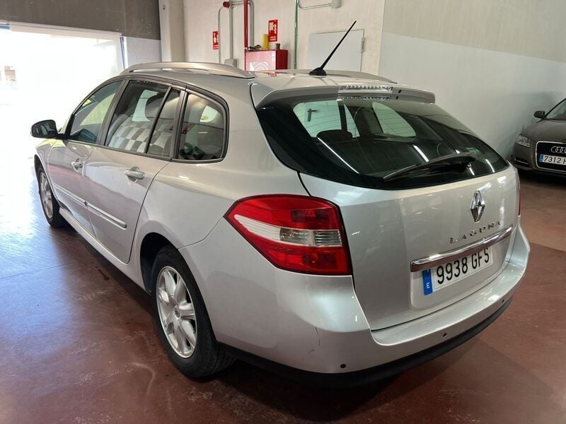 Usado Renault Laguna III Expression 130 CV (95 kW) 2008 Gris Familiar