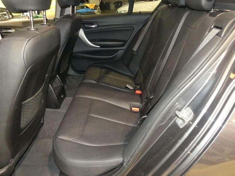 Usado BMW 118 Sport Line 150 CV (110 kW) 2019 Gris Utilitario