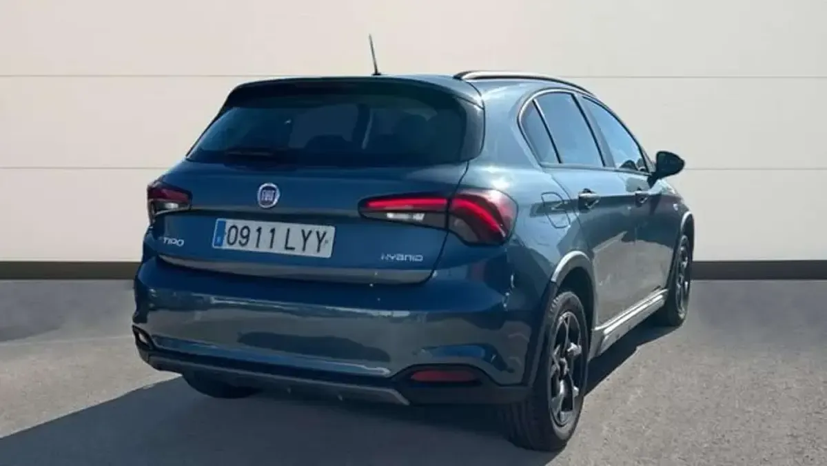 Usado Fiat Tipo Cross 131 CV (96 kW) 2022 Gris Berlina
