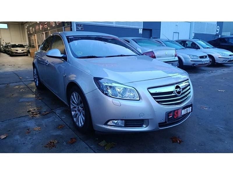 Usado Opel Insignia Cosmo 160 CV (117 kW) 2010 Gris / plata Berlina