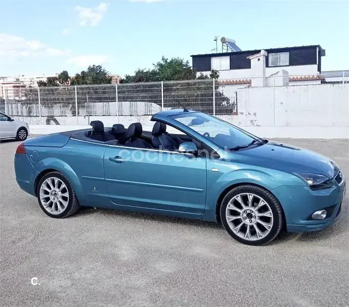 Usado Ford Focus Cabriolet Trend 136 CV (100 kW) 2007 Azul Descapotable