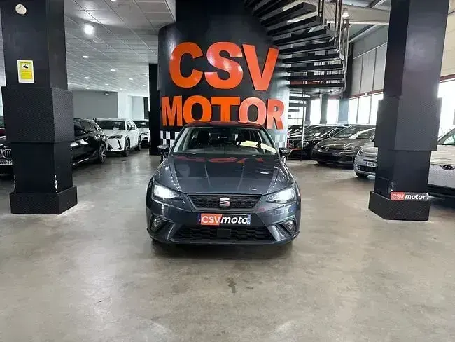 Usado Seat Ibiza Style 95 CV (69 kW) 2022 Gris Utilitario