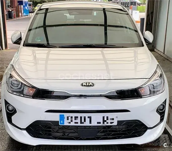 Usado Kia Rio 100 HP (73 kW) 2021 Branco Sedan
