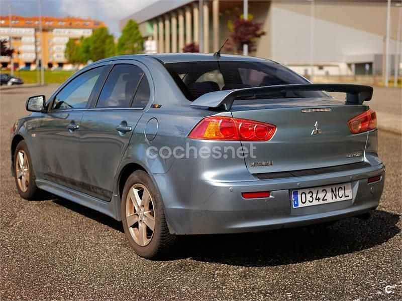 Usado Mitsubishi Lancer Sportback Invite 140 CV (102 kW) 2008 Azul Berlina
