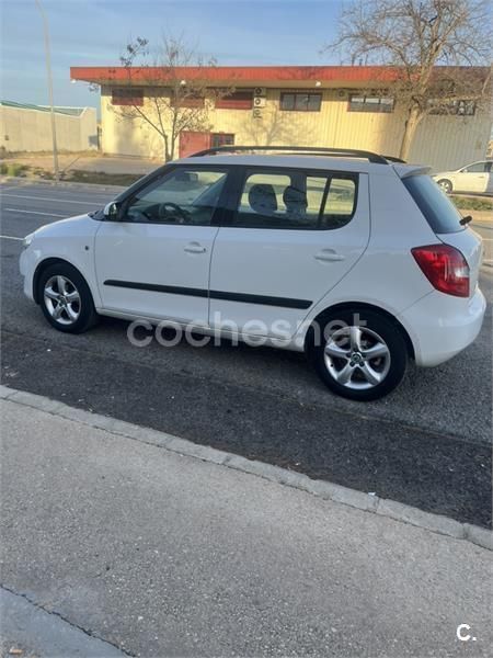 Usado Skoda Fabia Elegance 85 CV (62 kW) 2012 Blanco Utilitario