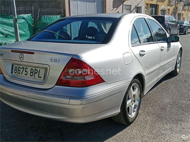Usado Mercedes C220 Avantgarde 143 HP (105 kW) 2001 Cinzento Sedan