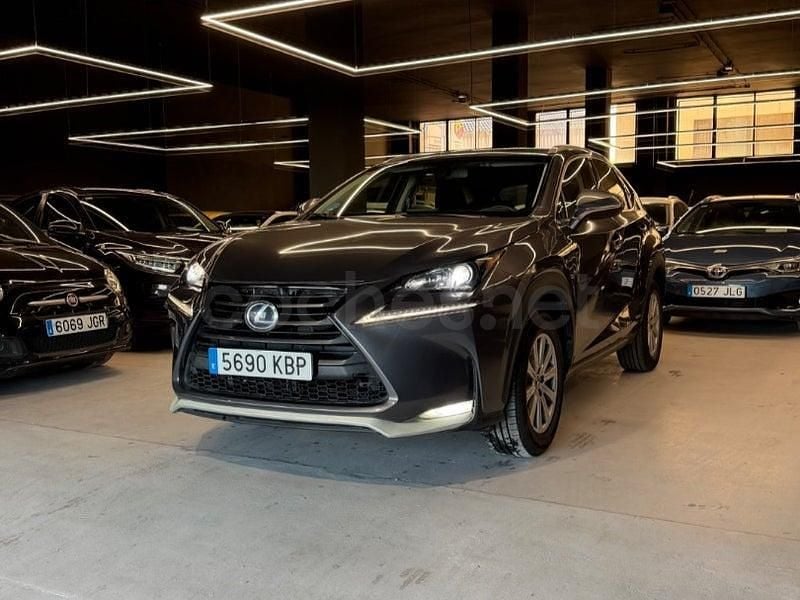 Usado Lexus NX300h Sport Line 197 CV (144 kW) 2017 Gris / plata SUV