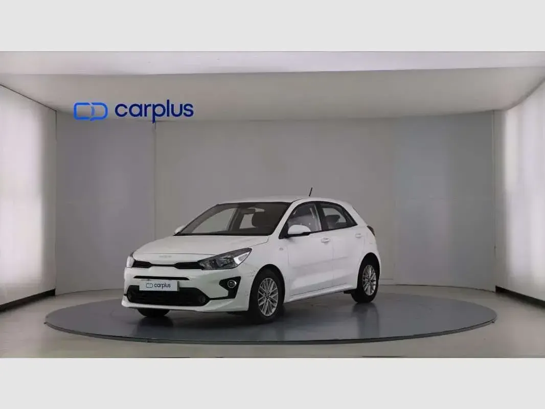 Usado Kia Rio 101 CV (74 kW) 2023 Blanco Berlina