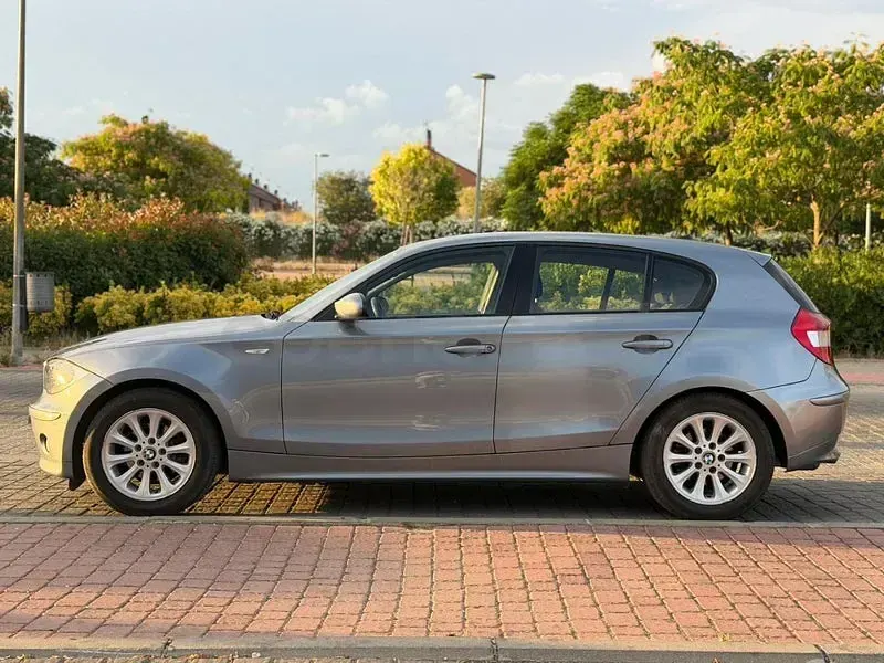 Usado BMW 118 129 CV (94 kW) 2007 Gris / plata Utilitario