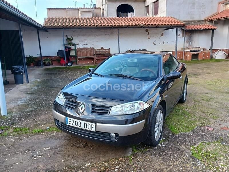 Negro Usado 2004 Renault Mégane Cabriolet Privilege Descapotable | 4400 € (Precio justo) - Imagen 1/4