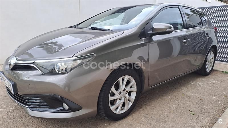 Usado Toyota Auris Active 116 CV (85 kW) 2017 Marrón Berlina