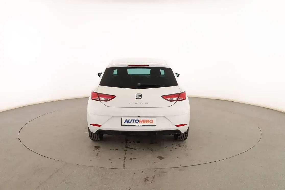 Usado Seat Leon Style 115 CV (84 kW) 2019 Blanco Berlina